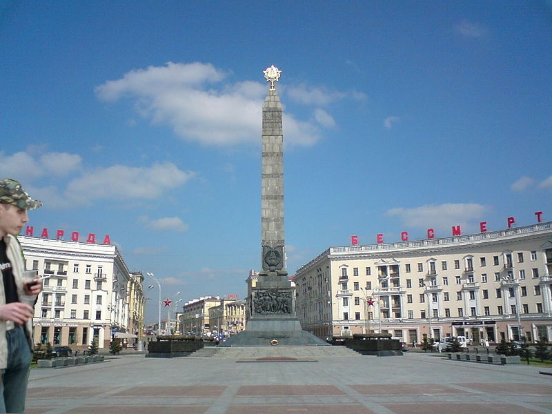800px-Victory_Sqare_of_Minsk.JPG