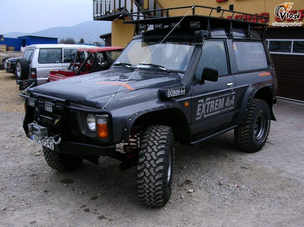 nissan_patrol_gr_y60_02.jpg