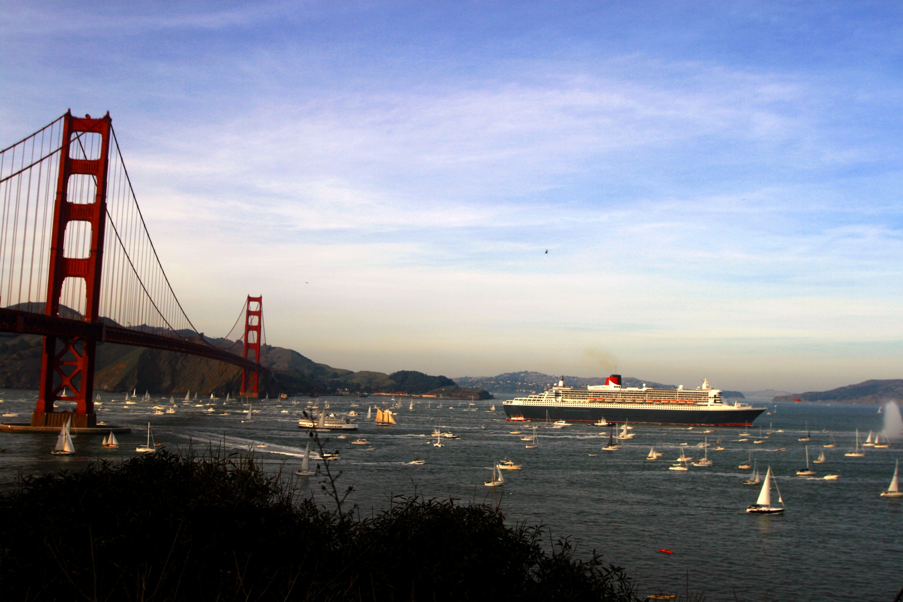RMS_Queen_Mary_2_in_san_francisco_bay.jpg