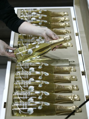 bottles-of-limitededition-deluxe-champagne-are-see12.jpg